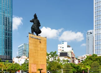 17 tháng 2 và lư hương, thế nào là chính trị?