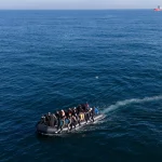 Câu chuyện thật sự đằng sau vụ người Việt Nam dùng thuyền vượt eo biển Manche vào Anh