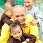 Ai cần được giải cứu: Trẻ em hay bọn xàm tăng?