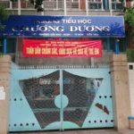 Cô giáo và laptop