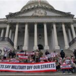 Xông vào các bậc thềm của Điện Capitol: Tại sao tôi bị bắt cùng với các cựu chiến binh khác để phản đối Trump