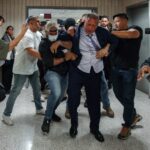 Brad Lander, ứng cử viên thị trưởng TP New York bị các viên chức giấu mặt bắt giữ tại tòa án di trú