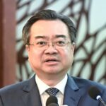 Cho nên chúng nó lại làm quan*