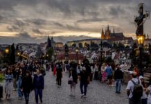 Người Mỹ đang rời khỏi nước Mỹ với số lượng kỷ lục