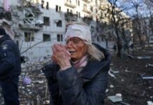 Khi ký ức bị lãng quên trong tiếng hò reo