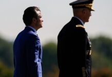 Vụ Đại tướng Randy George bị sa thải: Chiến tranh chưa ngã ngũ nhưng bộ máy chỉ huy đã rung chuyển