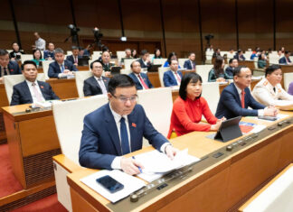 Lắng nghe? Bằng tai hay bằng… miệng?