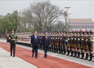 Ai đang “sắp xếp lại giang sơn”?