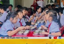 Cuộc đấu tranh chống thịt thối vào trường học khó hơn chống giặc