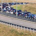 Ukraine tuyên bố đốt cháy ba tàu quân sự Nga tại Kerch, đoàn xe rời Crimea kéo dài 15 km