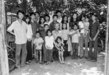 Đứa bé 17 tháng tuổi trên chiếc ghe vượt biên 45 năm trước